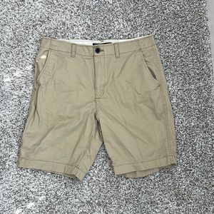Men’s American Eagle Outfitters Khaki Classic Fit Shorts Size 34 Like New